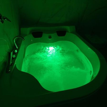 נאפולי My Brilliant Home With Jacuzzi 2 Steps From St Toledo מראה חיצוני תמונה