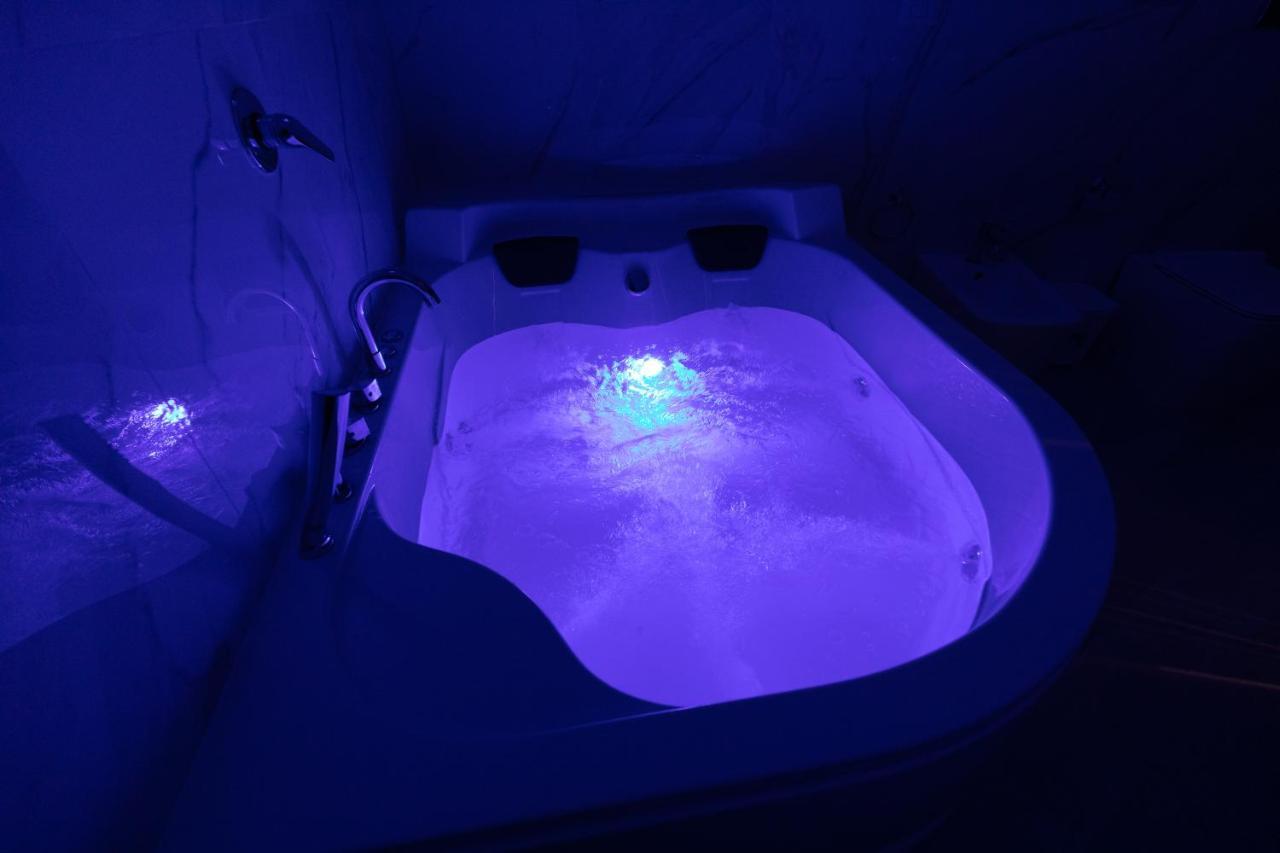 נאפולי My Brilliant Home With Jacuzzi 2 Steps From St Toledo מראה חיצוני תמונה