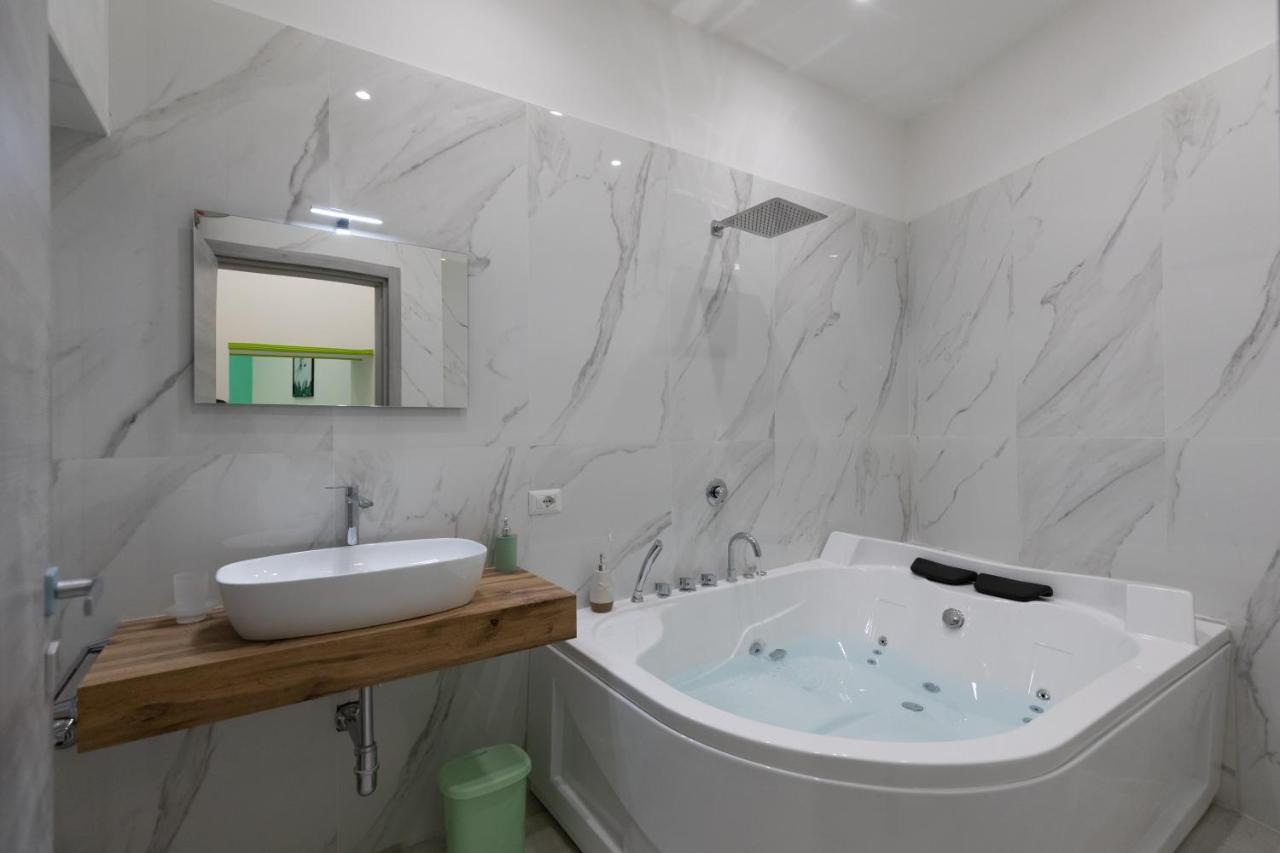 נאפולי My Brilliant Home With Jacuzzi 2 Steps From St Toledo מראה חיצוני תמונה