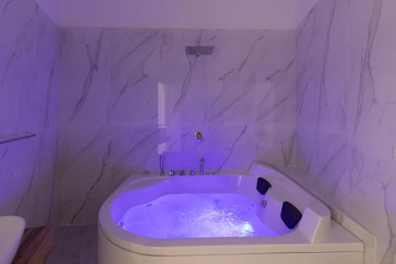 נאפולי My Brilliant Home With Jacuzzi 2 Steps From St Toledo מראה חיצוני תמונה