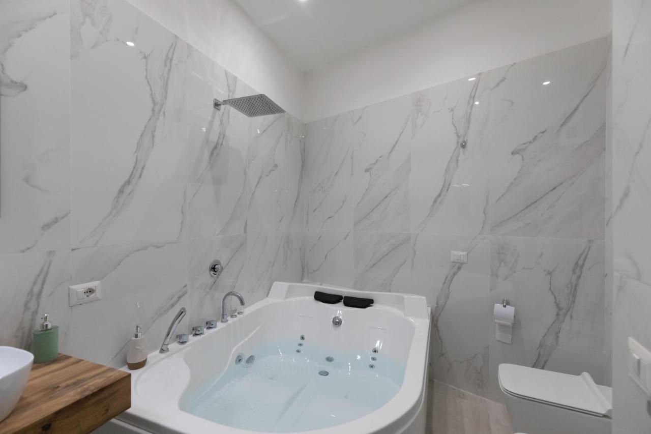 נאפולי My Brilliant Home With Jacuzzi 2 Steps From St Toledo מראה חיצוני תמונה